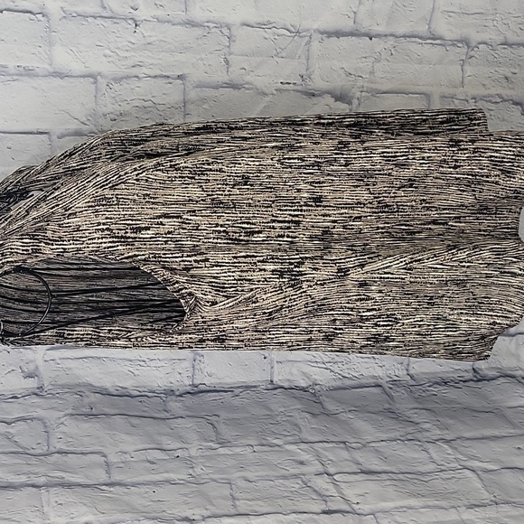 Anne Klein Black and Tan Blouse Elegant‎ Design - Picture 4 of 6